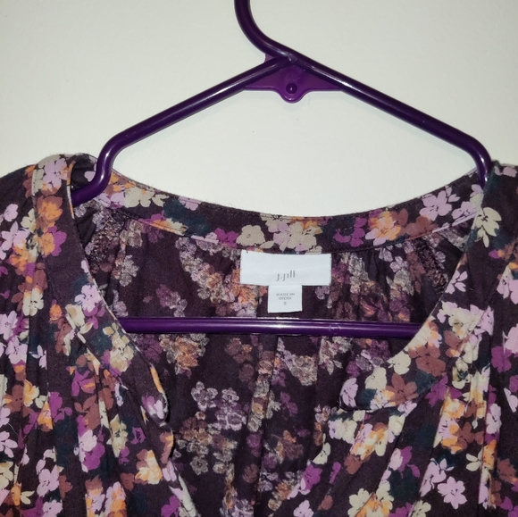 Floral button down top - Picture 2 of 9